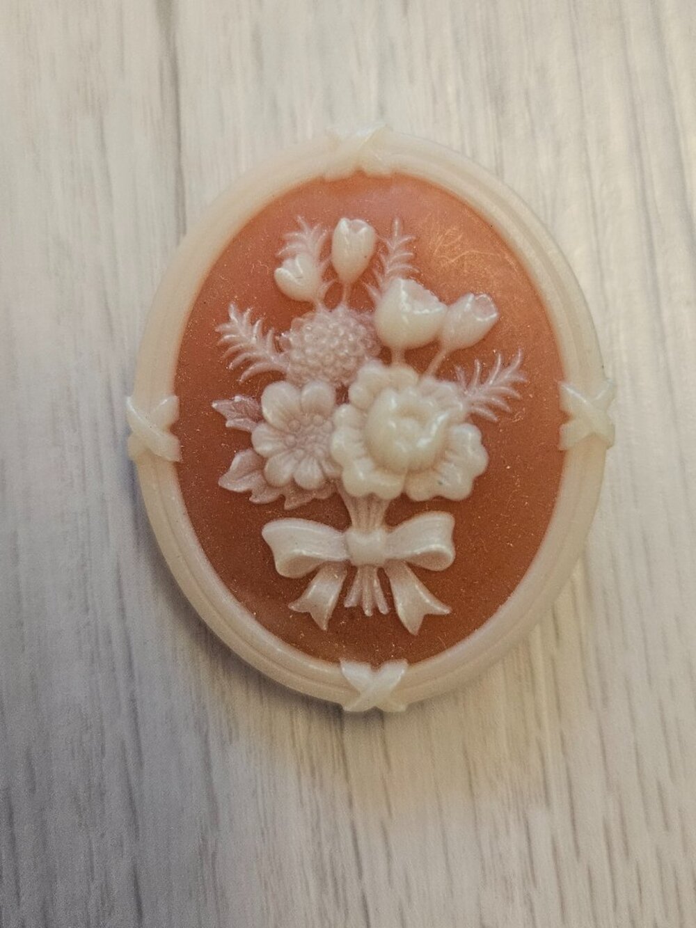 Vintage Avon Molded Resin Peach White Victorian Flower Cameo Brooch Pin